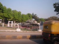 Захваченный Пакистанский танк. Орудие опущено.