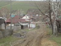 Переулок между Пугачёвой и Маяковской,Кстати между Маяковской и Курчатовой(раньше улица Первомайская)много родников.По крайней м