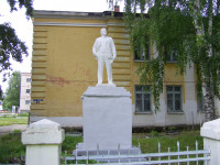 Памятник Ленину В.И. у школы №3