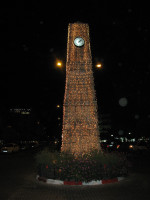 Башня-часы в центре Махмутлара